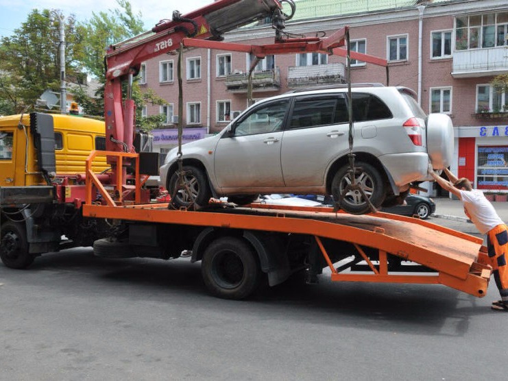 Вызвать эвакуатор в Исилькуле недорого